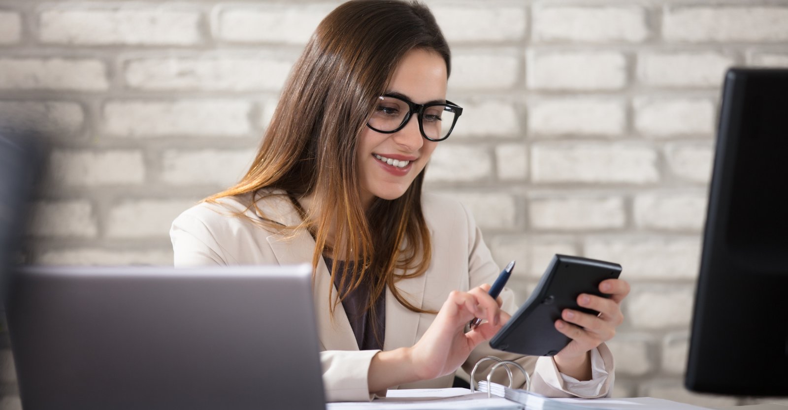 Como precificar posts e uso de imagem: guia para creators e influenciadores